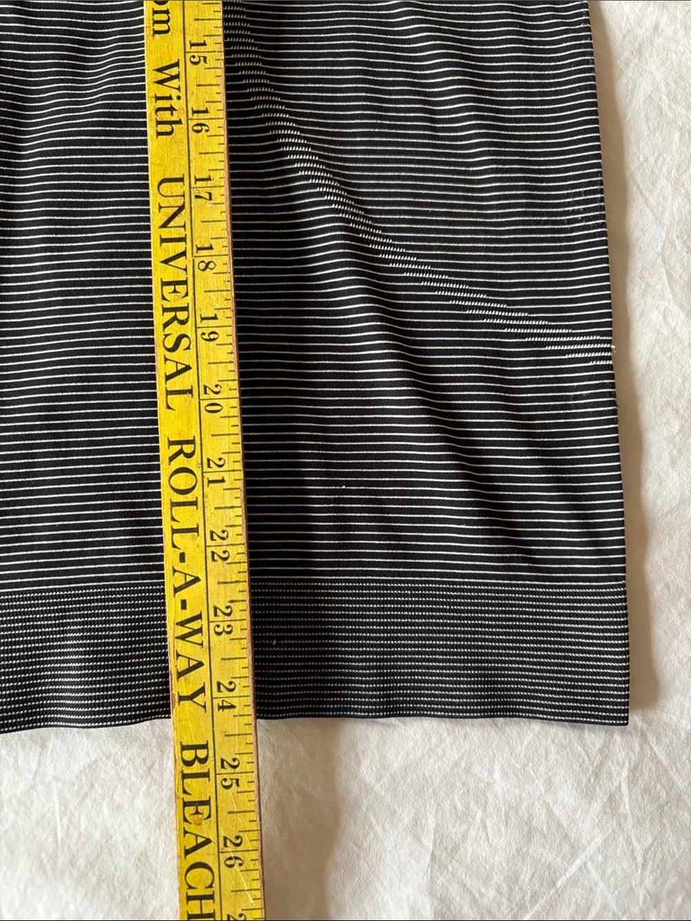 Lululemon Swiftly Relaxed Short Sleeve, Black Stripe, size 8 - Picture 5 of 5